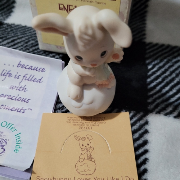 Vintage Precious Moments 1996 "Snowbunny Loves You Like I Do" in original box - Picture 2 of 10